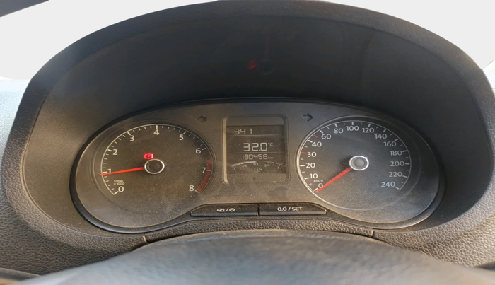 2015 Volkswagen Vento TRENDLINE 1.6, Petrol, Manual, 1,30,458 km, interior