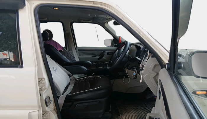 2018 Mahindra Scorpio S7, Diesel, Manual, 67,130 km, interior