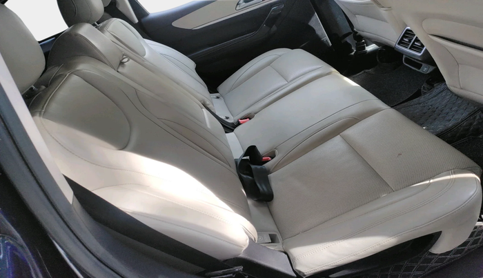 2022 Mahindra XUV700 AX 7 LUXURY D AWD AT 7 STR, Diesel, Automatic, 46,479 km, interior