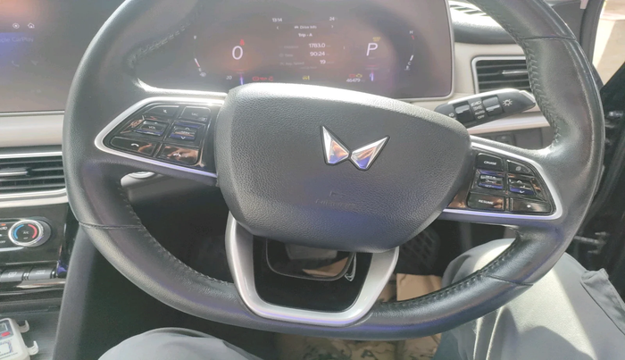 2022 Mahindra XUV700 AX 7 LUXURY D AWD AT 7 STR, Diesel, Automatic, 46,479 km, interior