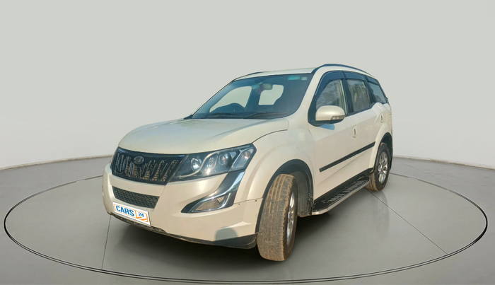 2017 Mahindra XUV500 W6 AT, Diesel, Automatic, 1,42,029 km, exterior