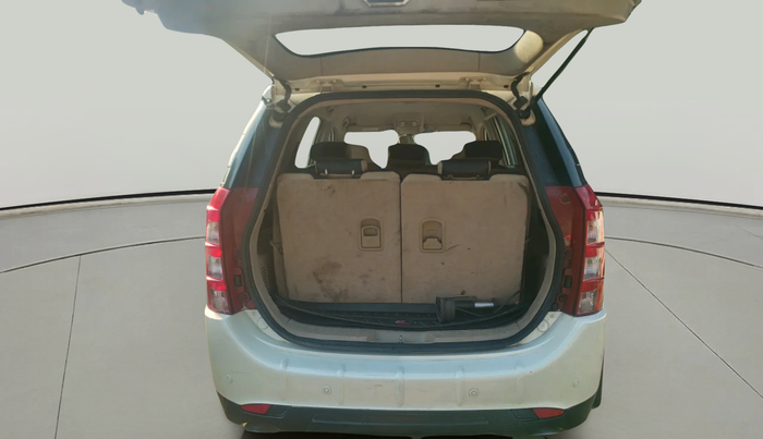 2017 Mahindra XUV500 W6 AT, Diesel, Automatic, 1,42,029 km, exterior