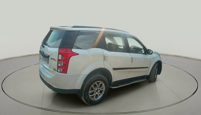 2017 Mahindra XUV500 W6 AT, Diesel, Automatic, 1,42,029 km, exterior