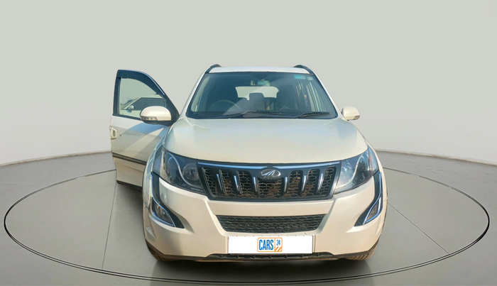 2017 Mahindra XUV500 W6 AT, Diesel, Automatic, 1,42,029 km, exterior