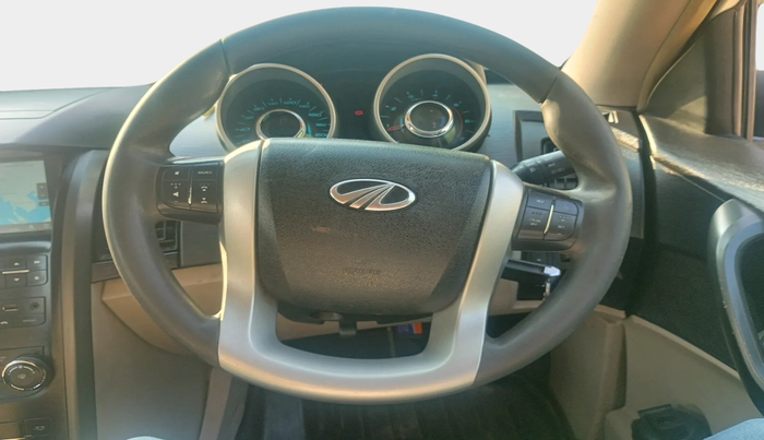 2017 Mahindra XUV500 W6 AT, Diesel, Automatic, 1,42,029 km, interior