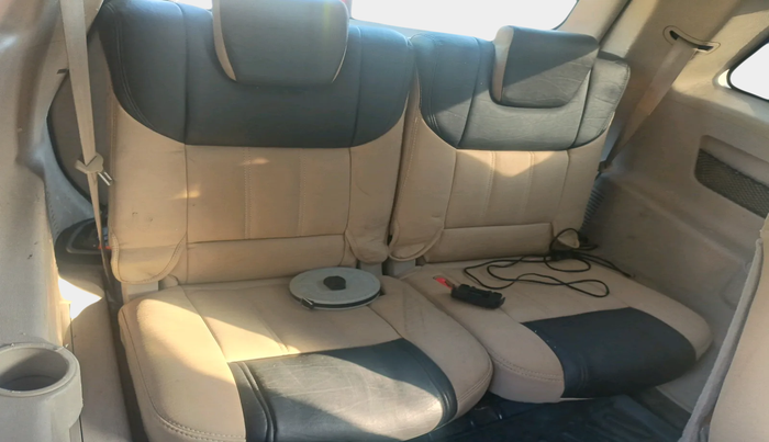 2017 Mahindra XUV500 W6 AT, Diesel, Automatic, 1,42,029 km, interior