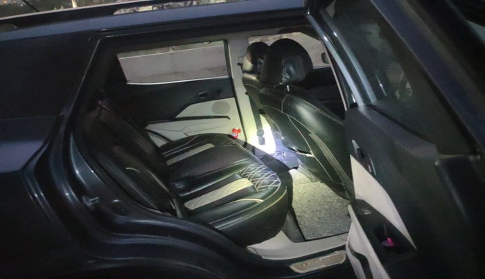 2021 Mahindra XUV300 W6 1.2 PETROL, Petrol, Manual, 1,10,463 km, interior