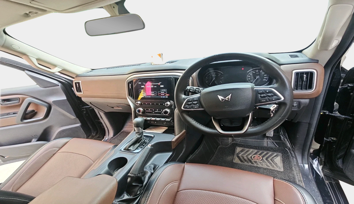 2024 Mahindra SCORPIO-N Z4 PETROL AT 7 STR, Petrol, Automatic, 17,758 km, interior