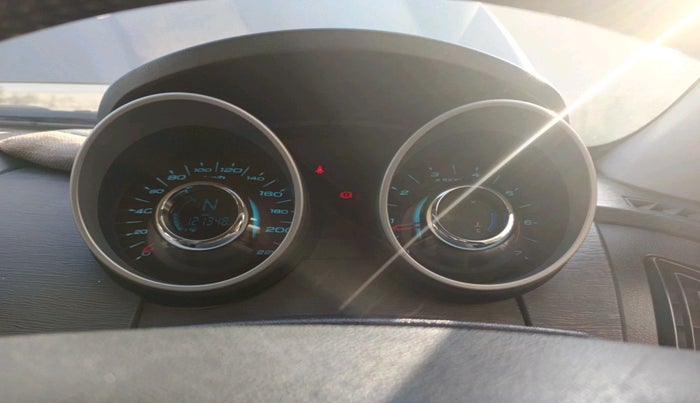 2018 Mahindra XUV500 W10, Diesel, Manual, 1,21,348 km, interior