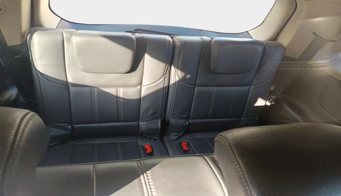 2018 Mahindra XUV500 W10, Diesel, Manual, 1,21,348 km, interior