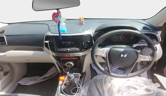 2023 Mahindra XUV300 W8 1.5 DIESEL, Diesel, Manual, 9,721 km, interior