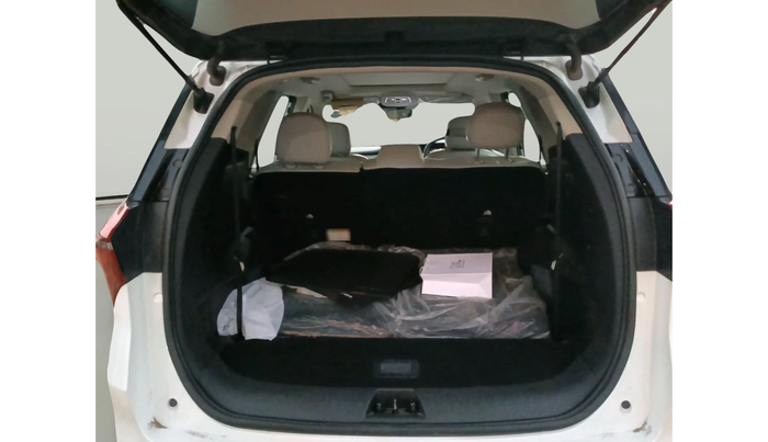 2023 Mahindra XUV700 AX 7 LUXURY D AT 7 STR, Diesel, Automatic, 84,920 km, exterior