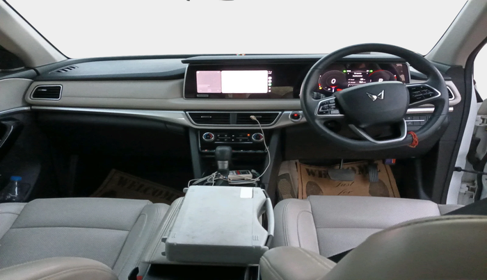 2023 Mahindra XUV700 AX 7 LUXURY D AT 7 STR, Diesel, Automatic, 84,920 km, interior