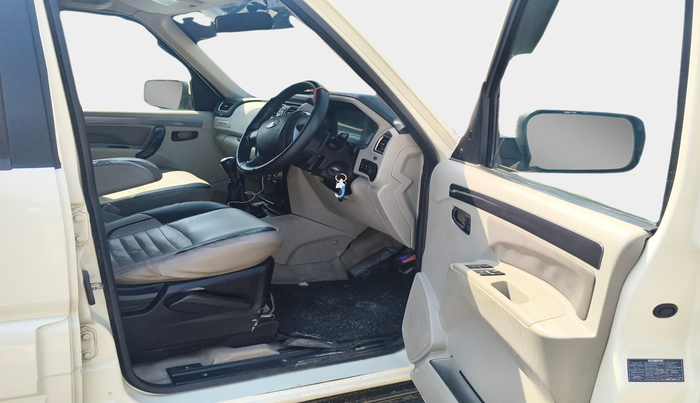 2018 Mahindra Scorpio S7, Diesel, Manual, 1,10,879 km, interior