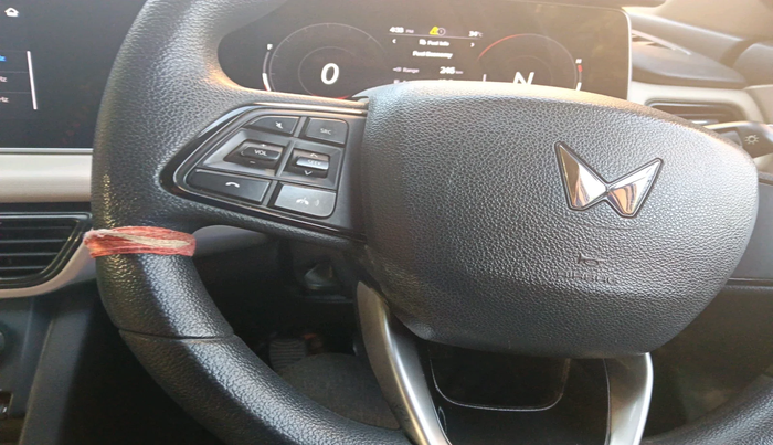 2022 Mahindra XUV700 AX 5 P MT 5 STR, Petrol, Manual, 66,462 km, interior