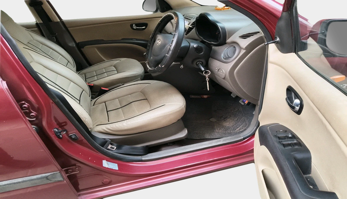 2015 Hyundai i10 SPORTZ 1.1, Petrol, Manual, 30,266 km, interior