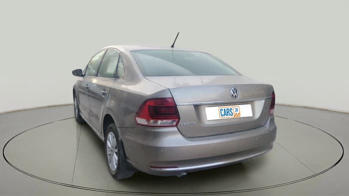 2016 Volkswagen Vento COMFORTLINE 1.6, Petrol, Manual, 1,00,008 km, exterior