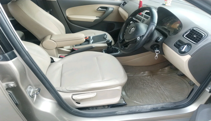 2016 Volkswagen Vento COMFORTLINE 1.6, Petrol, Manual, 1,00,008 km, interior