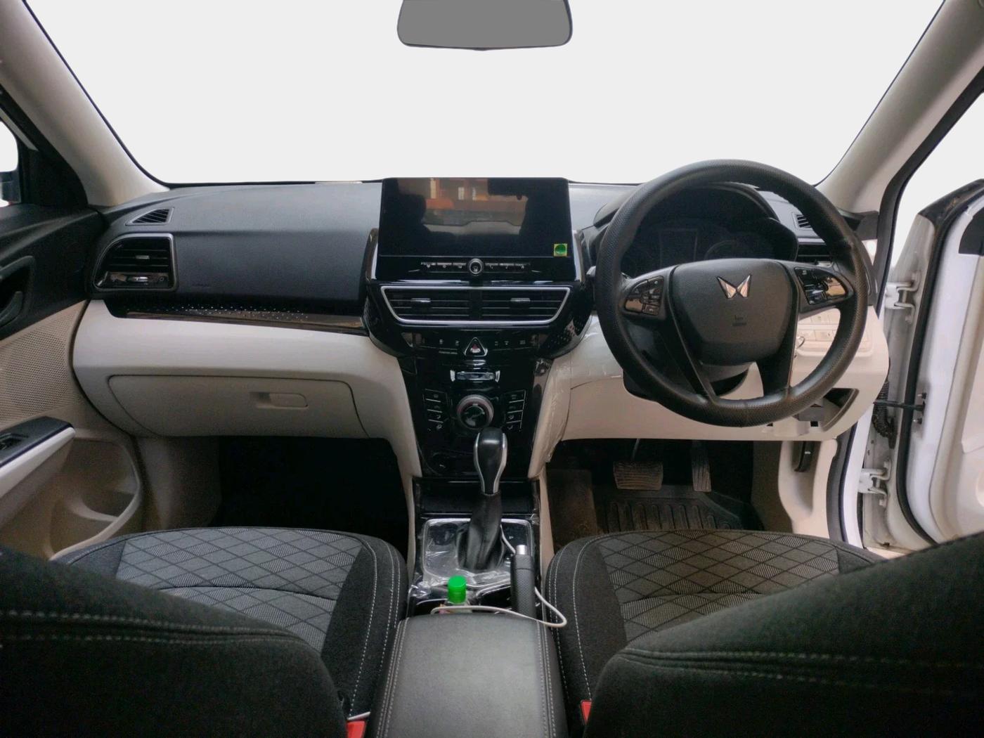 2024 Mahindra XUV 3XO MX3 1.2 L TCMPFI AT, Petrol, Automatic, 16,504 km, interior