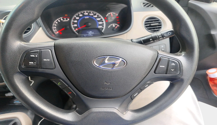 2017 Hyundai Grand i10 SPORTZ 1.2 KAPPA VTVT, Petrol, Manual, 1,07,145 km, interior