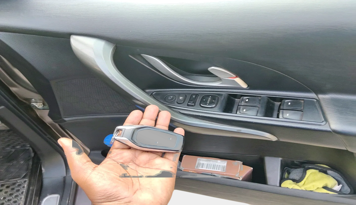 2017 Mahindra XUV500 W10 1.99, Diesel, Manual, 2,11,000 km, interior