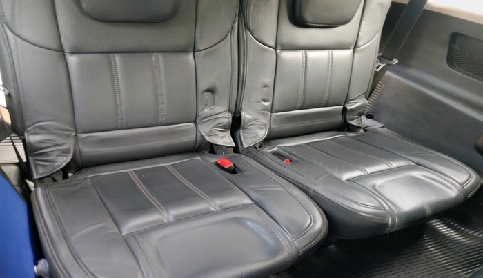 2017 Mahindra XUV500 W10 1.99, Diesel, Manual, 2,11,000 km, interior