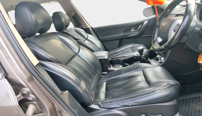 2017 Mahindra XUV500 W10 1.99, Diesel, Manual, 2,11,000 km, interior