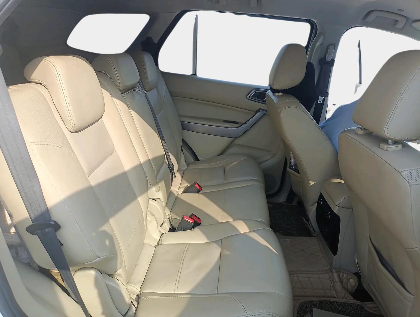 2016 Ford Endeavour TREND 3.2 4X4 AT, Diesel, Automatic, 1,71,800 km, interior