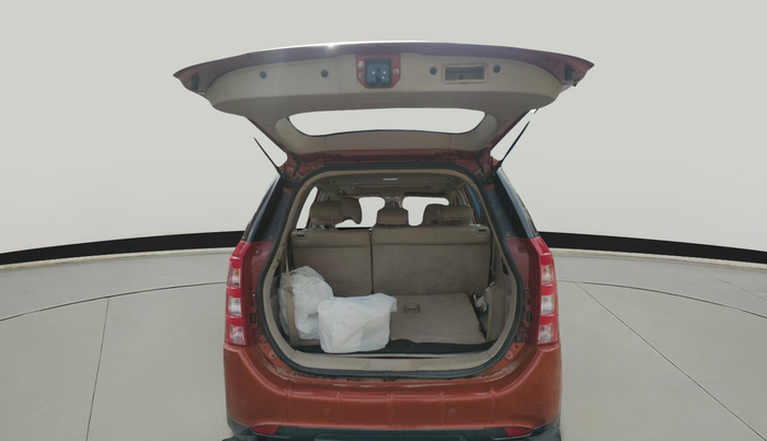 2017 Mahindra XUV500 W10 AT 1.99, Diesel, Automatic, 1,18,142 km, exterior