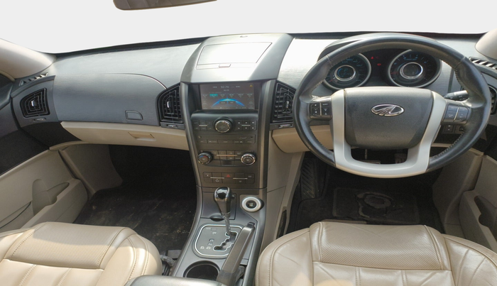 2017 Mahindra XUV500 W10 AT 1.99, Diesel, Automatic, 1,18,142 km, interior