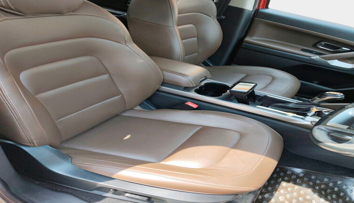 2020 Tata Harrier XZA PLUS 2.0L, Diesel, Automatic, 96,883 km, interior