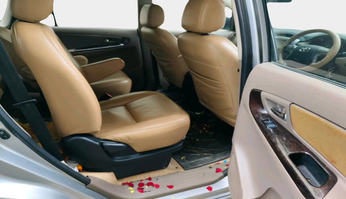 2015 Toyota Innova 2.5 VX 7 STR, Diesel, Manual, 1,15,432 km, interior