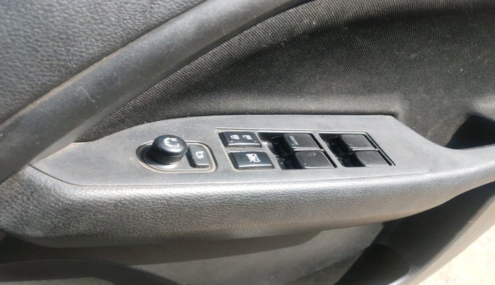 2024 Maruti BREZZA VXI, Petrol, Manual, 31,044 km, interior