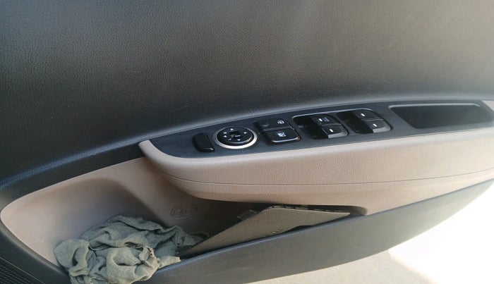 2015 Hyundai Grand i10 SPORTZ 1.2 KAPPA VTVT, Petrol, Manual, 1,00,490 km, interior