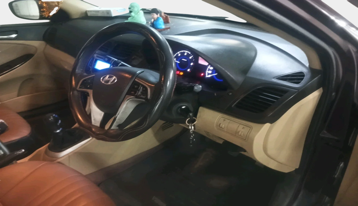 2011 Hyundai Verna FLUIDIC 1.6 CRDI SX, Diesel, Manual, 91,075 km, interior