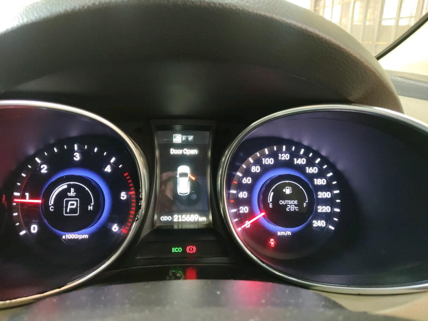 2015 Hyundai Santa Fe 4 WD AT, Diesel, Automatic, 2,15,740 km, interior