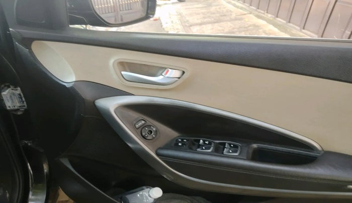 2015 Hyundai Santa Fe 4 WD AT, Diesel, Automatic, 2,15,698 km, interior