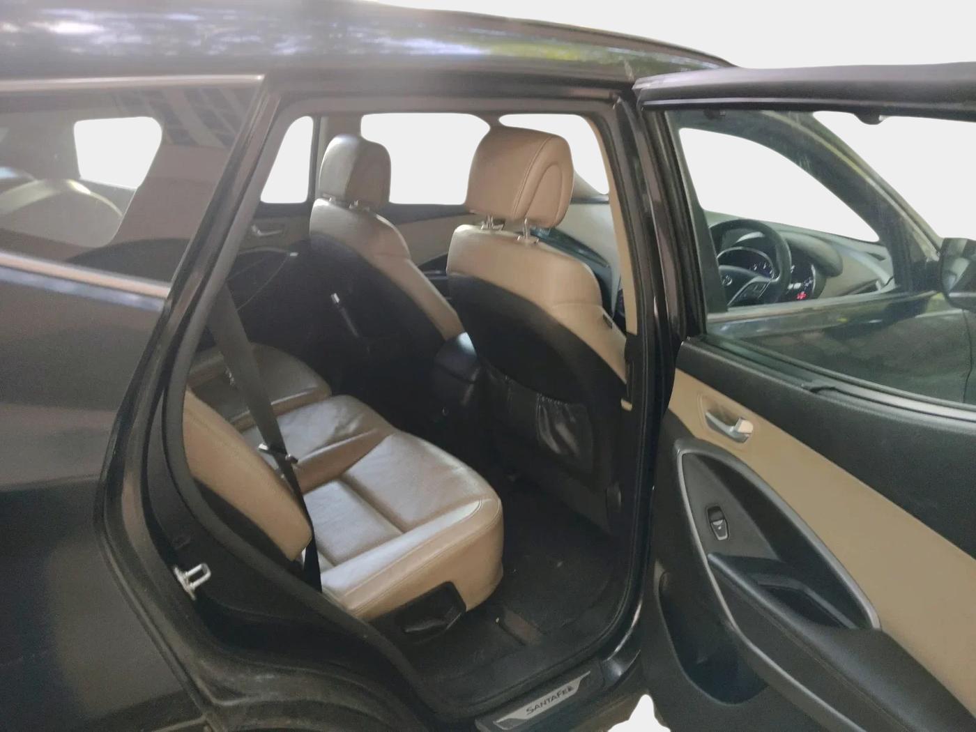 2015 Hyundai Santa Fe 4 WD AT, Diesel, Automatic, 2,15,740 km, interior