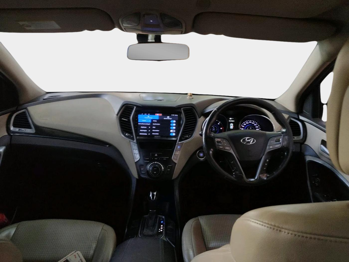 2015 Hyundai Santa Fe 4 WD AT, Diesel, Automatic, 2,15,740 km, interior