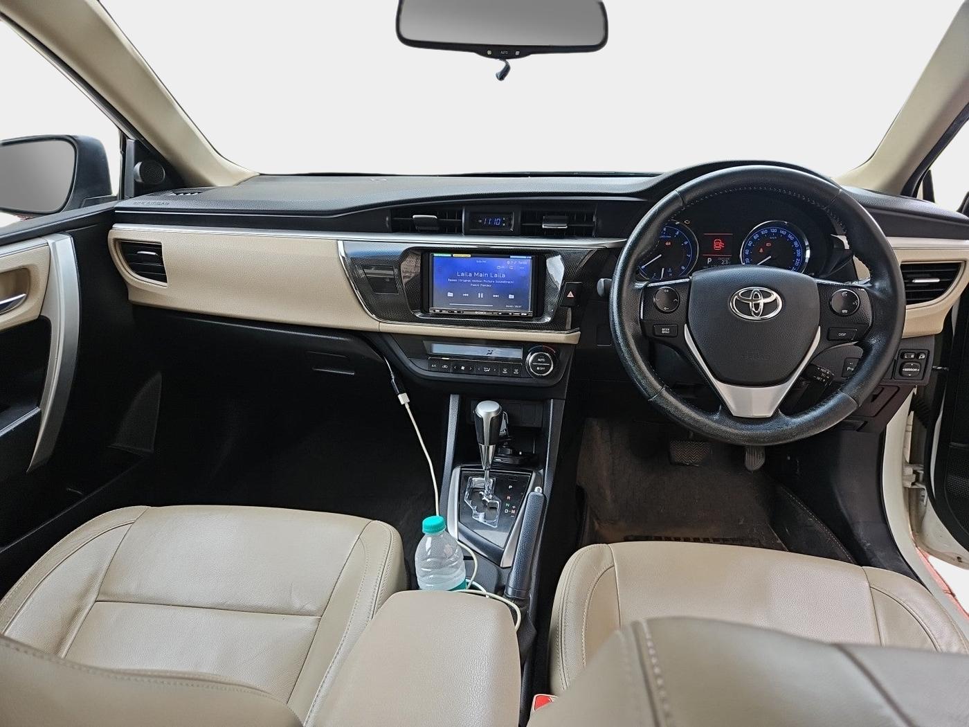 2015 Toyota Corolla Altis VL CVT PETROL, Petrol, Automatic, 1,76,498 km, interior