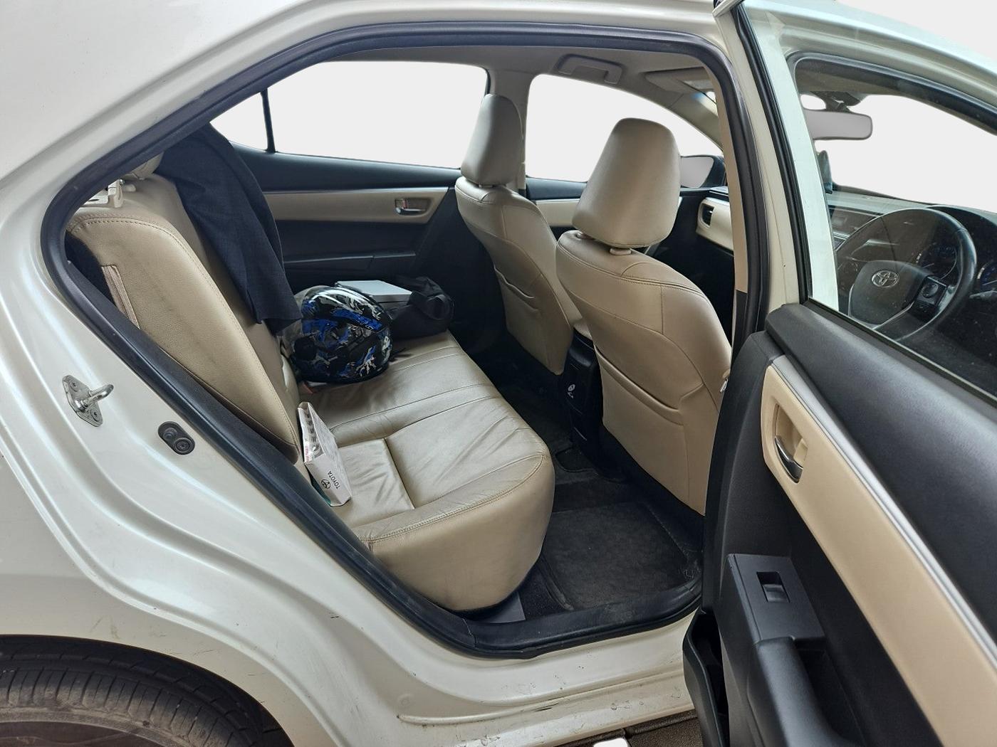 2015 Toyota Corolla Altis VL CVT PETROL, Petrol, Automatic, 1,76,498 km, interior