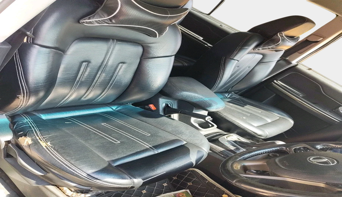 2018 Tata Hexa XTA 4X2 7 STR, Diesel, Automatic, 81,611 km, interior