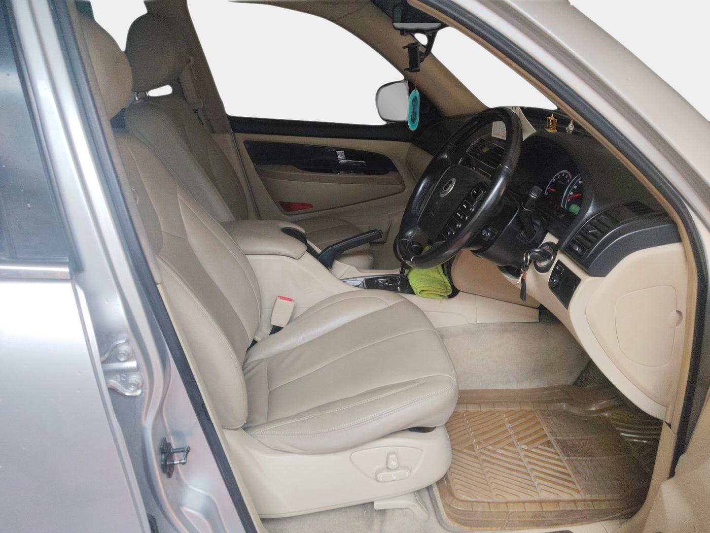 2013 Ssangyong Rexton RX7, Diesel, Automatic, 1,41,740 km, interior