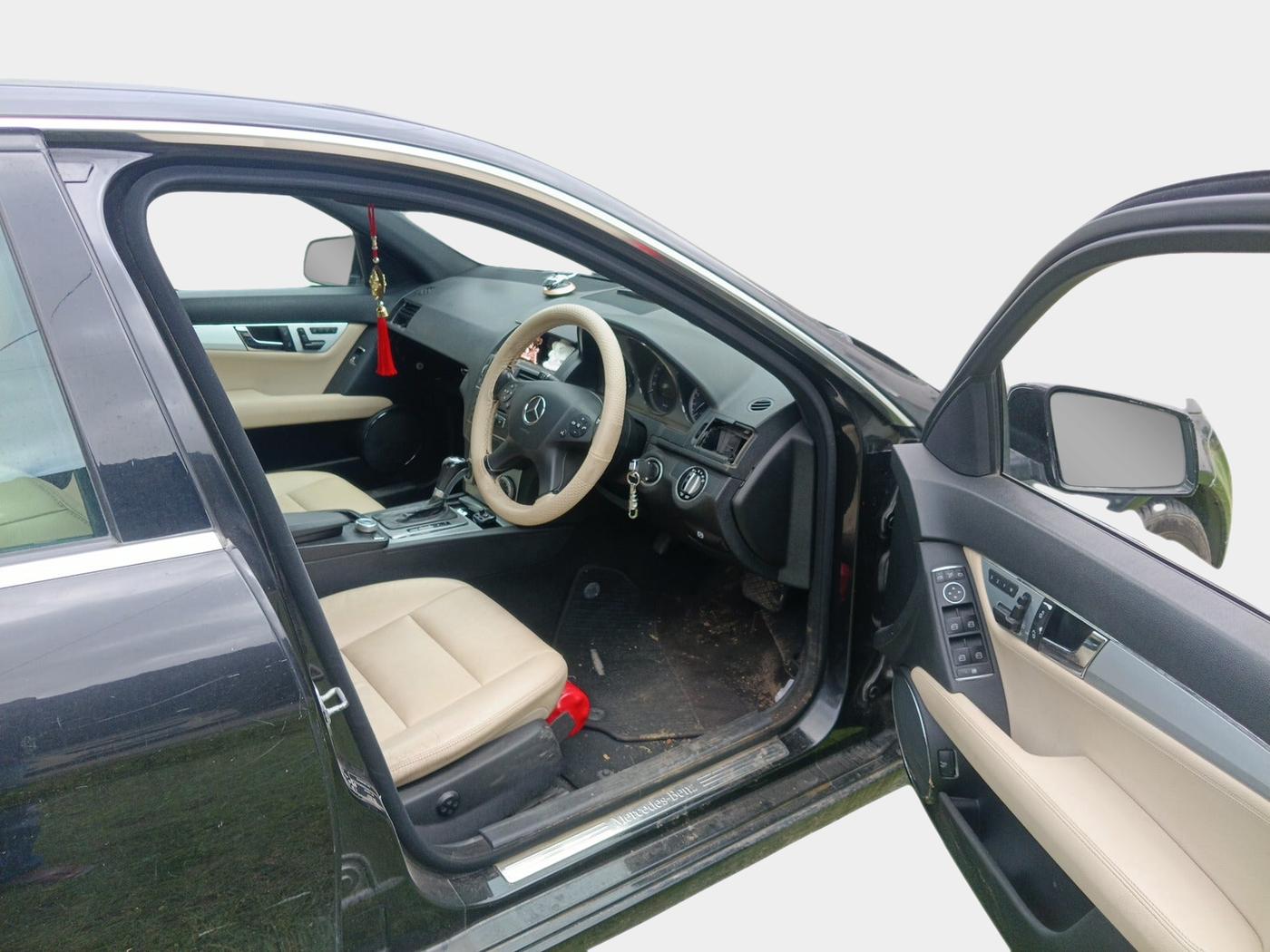 2010 Mercedes Benz C Class 250 AVANTGARDE, Petrol, Automatic, 1,34,000 km, interior