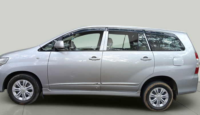 2016 Toyota Innova 2.5 GX 7 STR, Diesel, Manual, 74,609 km, exterior