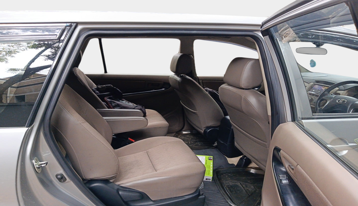 2016 Toyota Innova 2.5 GX 7 STR, Diesel, Manual, 74,609 km, interior