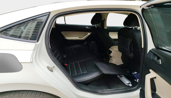 2022 Volkswagen VIRTUS HIGHLINE TSI 1.0 AT, Petrol, Automatic, 11,715 km, interior