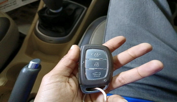 2015 Hyundai Verna FLUIDIC 1.6 CRDI S(O) 4S, Diesel, Manual, 98,074 km, interior