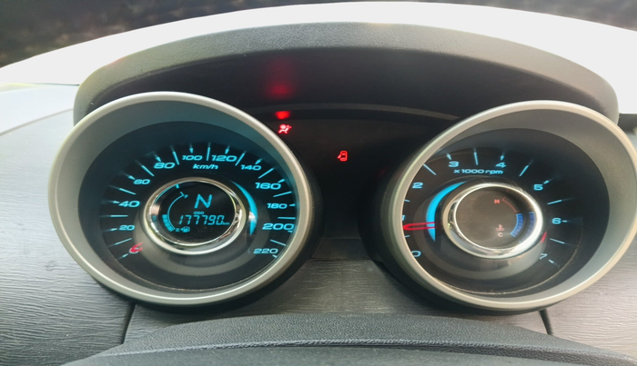 2015 Mahindra XUV500 W10, Diesel, Manual, 1,79,850 km, interior