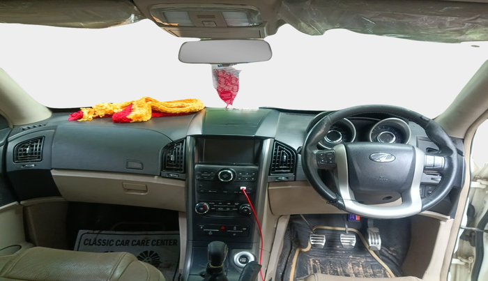 2015 Mahindra XUV500 W10, Diesel, Manual, 1,79,850 km, interior